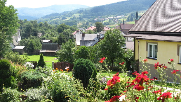 Mój ogród z widokiem na góry, przy takiej scenerii można odpoczywać...