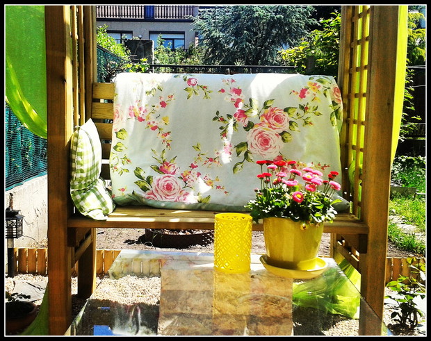 Ogród ukwiecony pod każdym względem :))