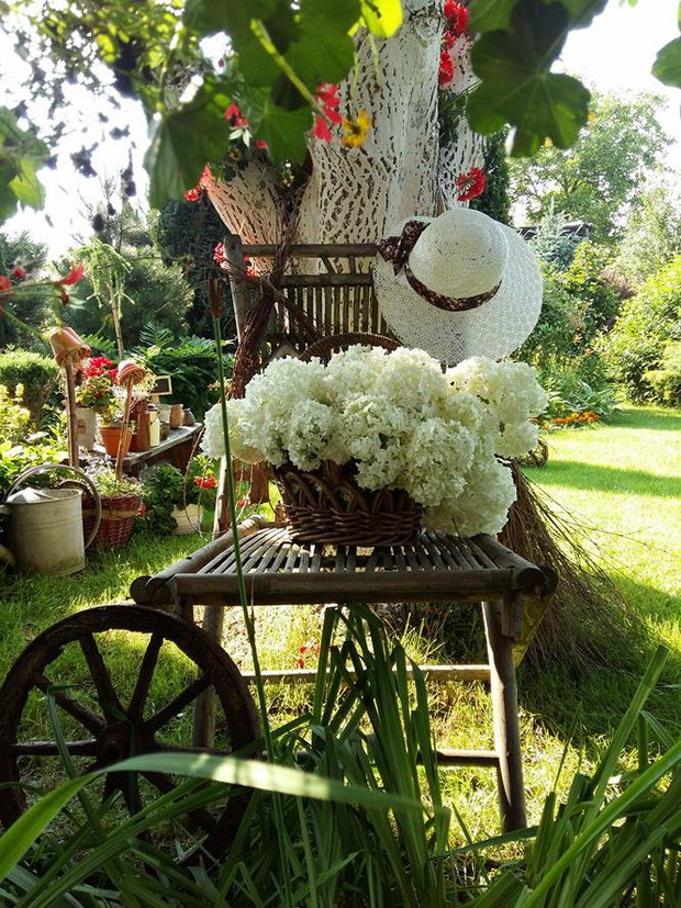 Dekoracje z hortensji :) kapelusze u mnie odgrywają szczególną rolę