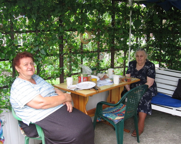 miło zaprosić gości i posiedzieć wśród przyrody