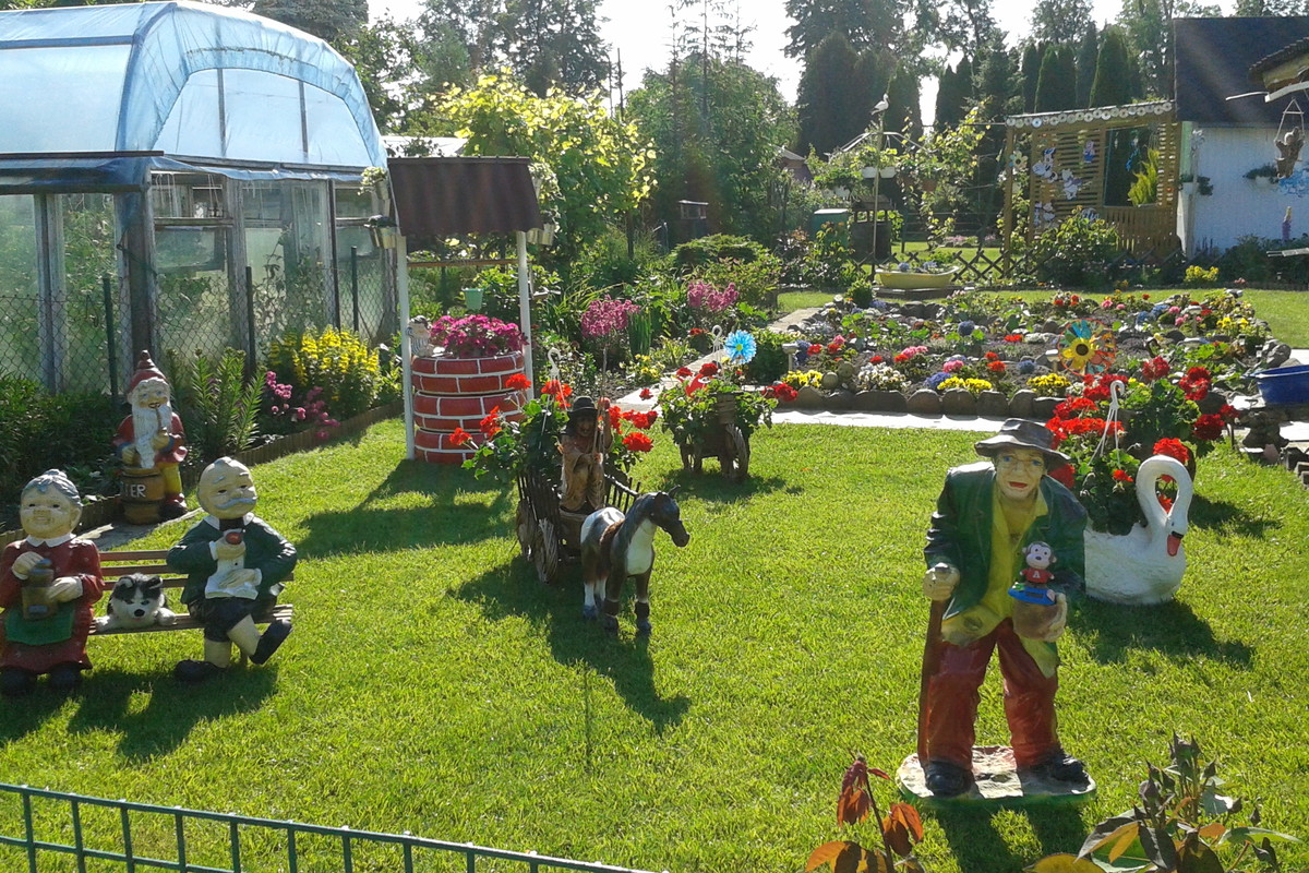 Orszak witający przybyłych gości.