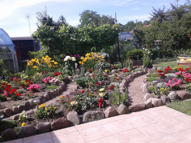 Skalniak z naturalnego kamienia pod opieką Babci.