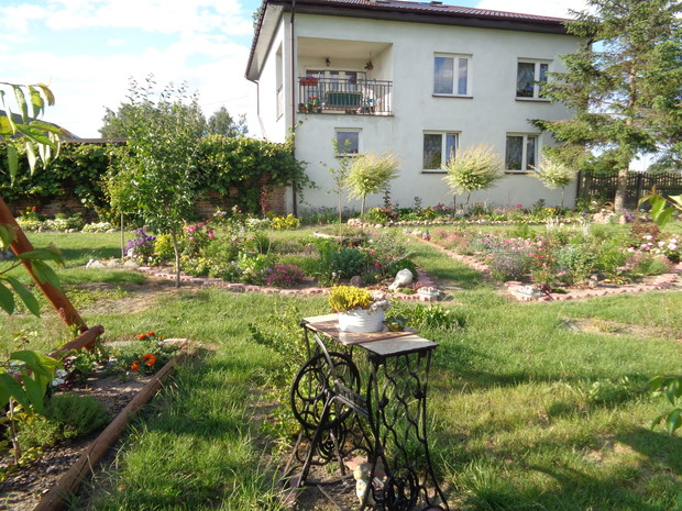 Stara maszyna do szycia znalazła drugie życie. 