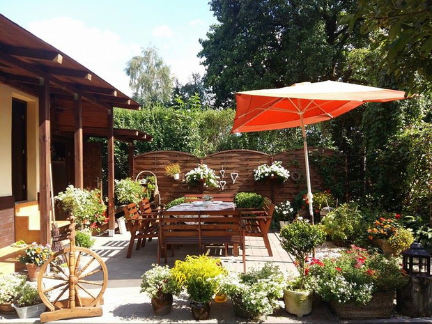 Taras przyciąga całą rodzinkę,tu biesiadujemy