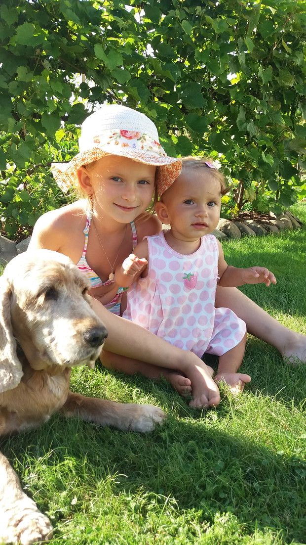 Obue corki Jarolina u Roksana i ich pies