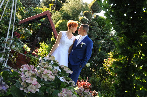 "Spójrz... dla nas kwitną jeszcze hortensje...