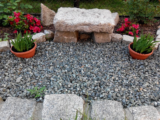 Mini ławeczka z resztek. Miejsce na mały odpoczynek;)