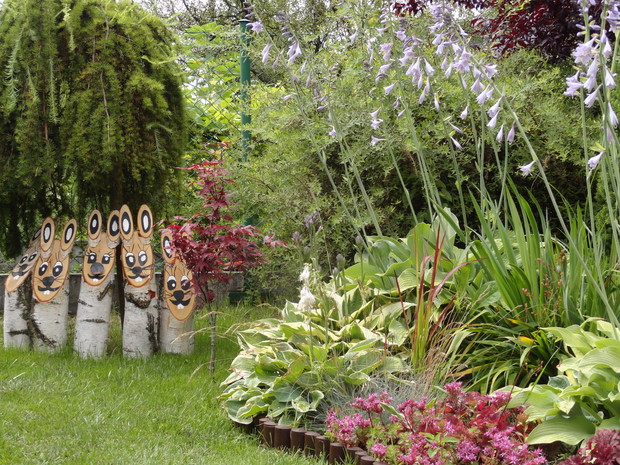 Brygada zajęcza ukryta pod modrzewiem...