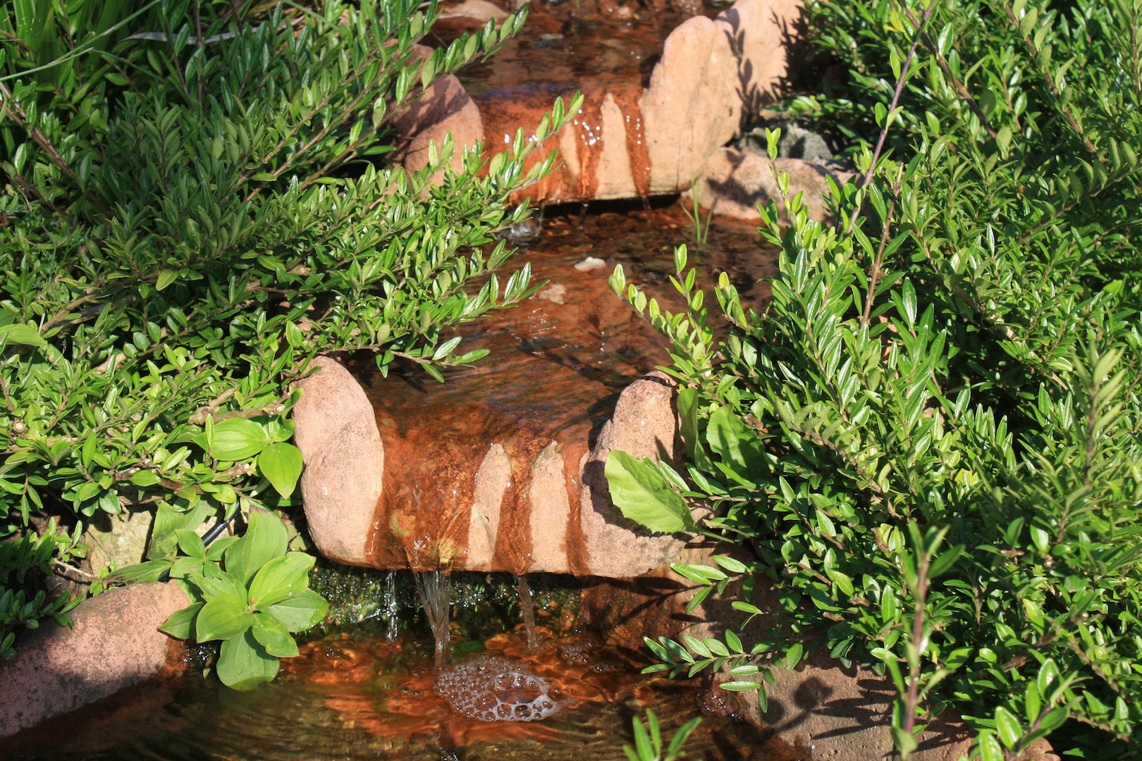 Ciek wodny upiększy każdy ogród (zdj.: Fotolia.com)