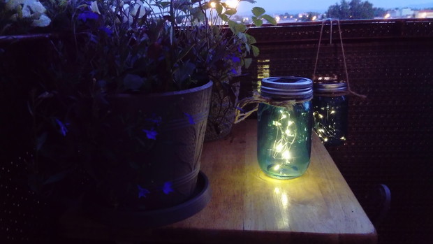 Migocące światło nadaje klimatycznego charakteru.