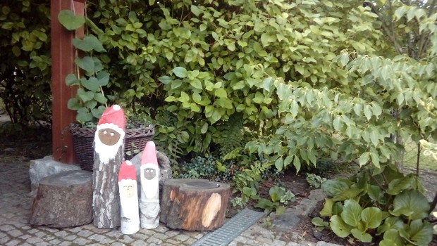 nasze skrzaciki z brzozowego drewna pojawiają się w kilku miejscach ogrodu