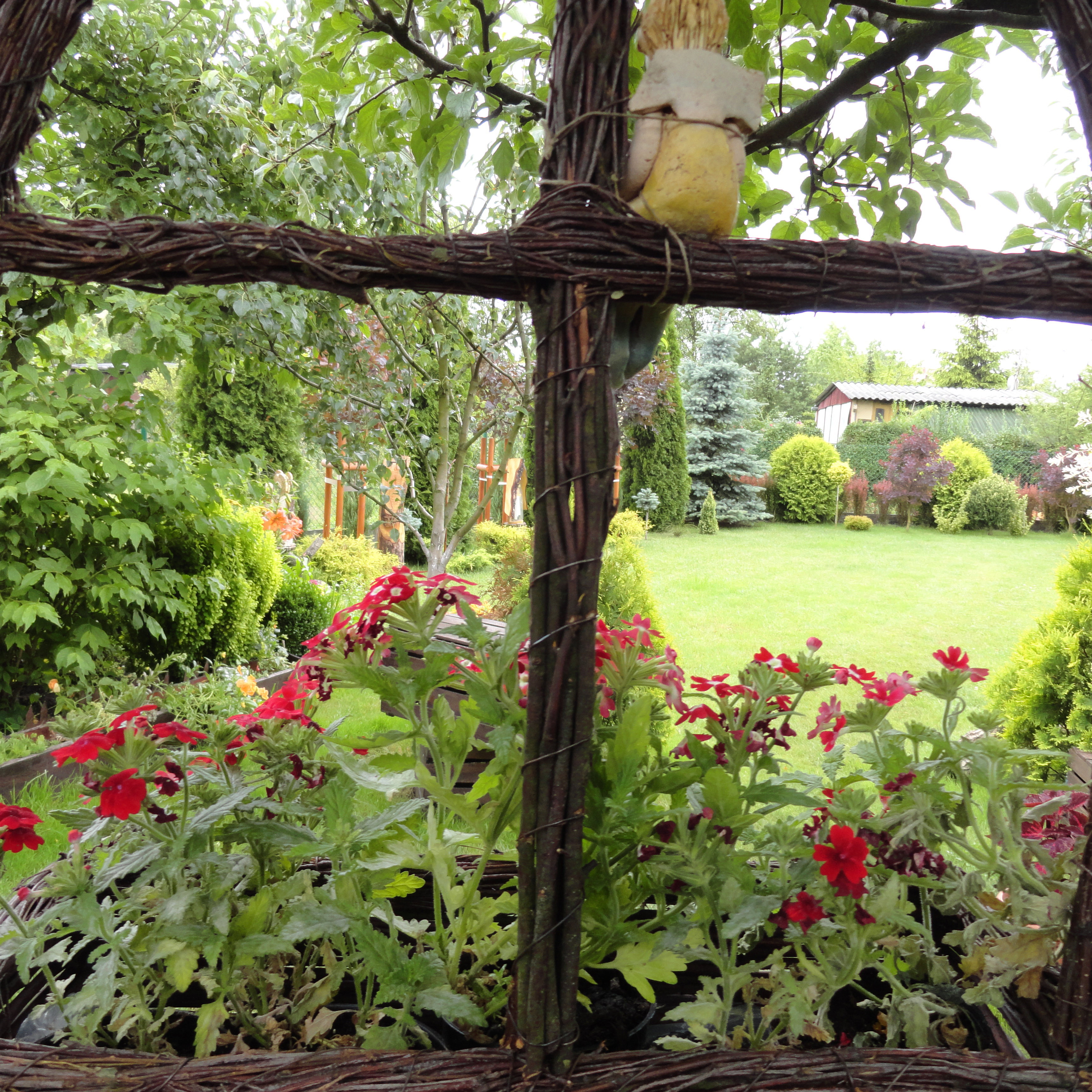 Przez wiklinowe okno... widać mój świat...