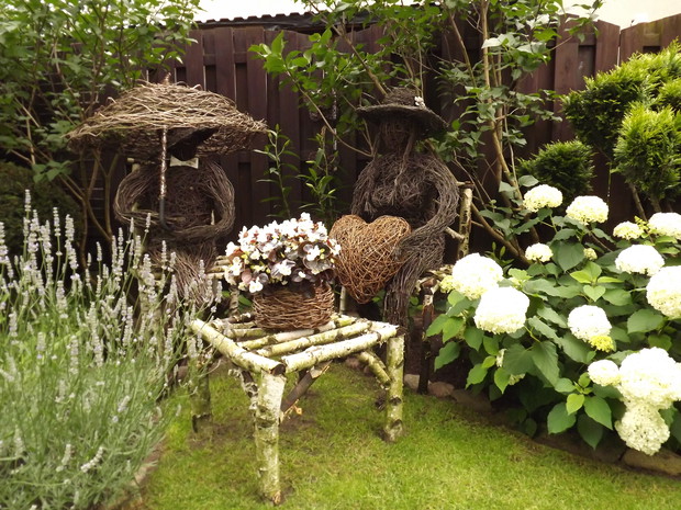 Rzeźby z gałęzi "Jacek i Barbara".