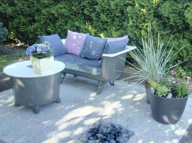 Tegoroczny kącik, kanapa wykonana ze starej, żeliwnej wanny.