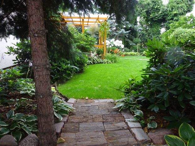 Ten "mostek" zrobiony został aby ukryć odpływ z rynny.