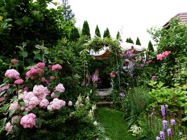 Pod parasolem - miejsce odpoczynku i spotkań rodzinnych.