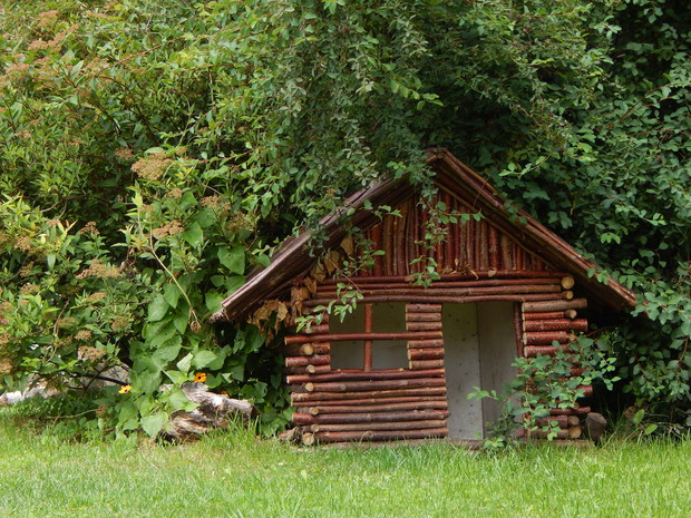 ...przy której jest też Fafusiowa buda.. Po doświadczeniach z budową chatki dla dzieci - budowa tej dla psa to był pikuś ;)