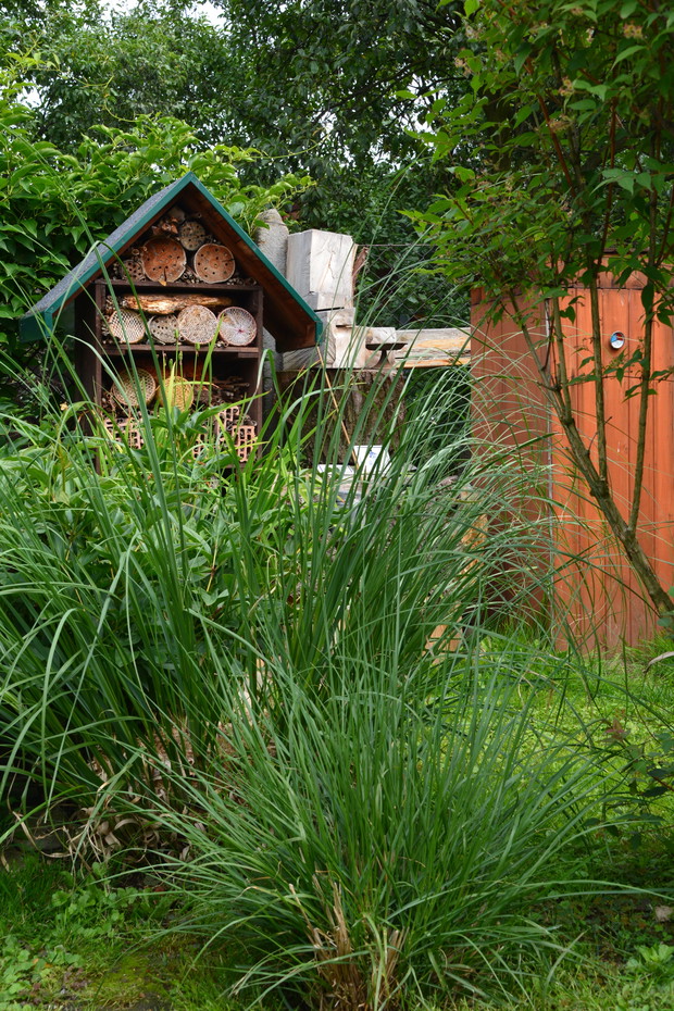 a to już hotelik w ogrodzie