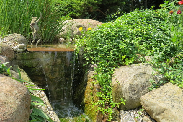 …ale po drodze musi minąć kataraktę. I stąd bierze się szum, który słychać ze zdjęcia.