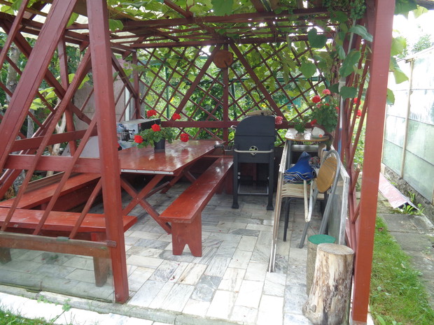 Miejsce wypoczynki z rodziną przy grillu