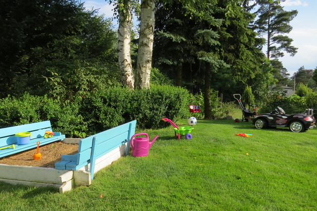 Plac zabaw - miejsce integracji młodych kadr z przyrodą. 