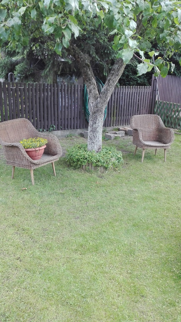 Drugie życie starych, wiklinowych foteli.