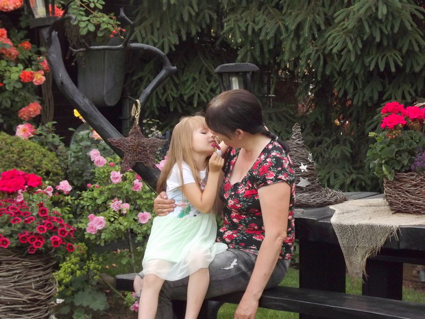 Miłość babci i wnusi.  