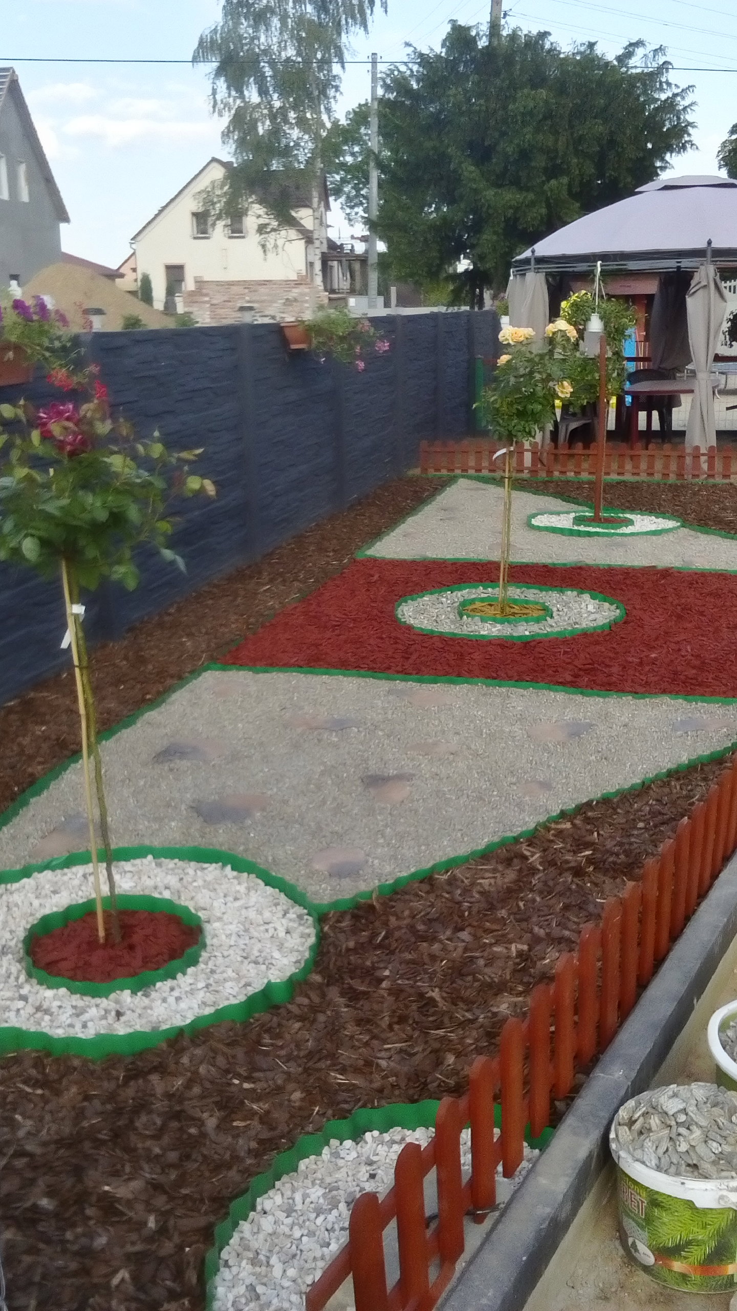 Róże oraz agrest. Pomysł i wykonanie własnoręcznie 