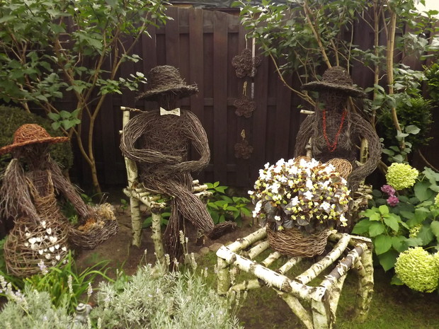 Rzeźby z gałęzi - rodzina.  