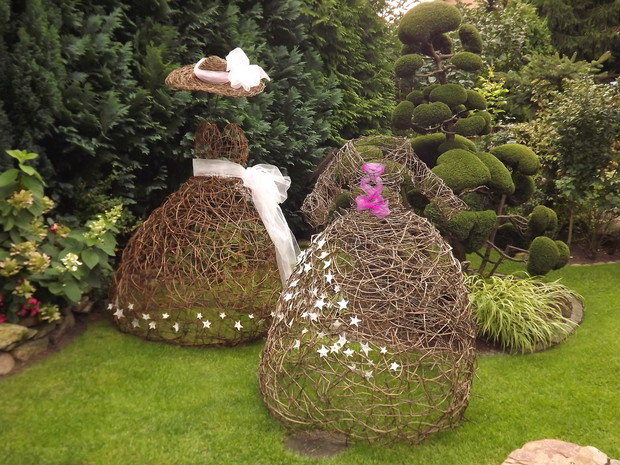 Uwielbiam tworzyć niebanalne rzeczy. Ażurowe sukienki. 