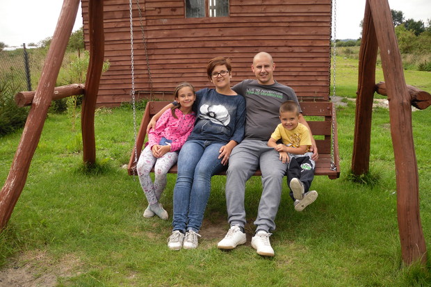 Wszyscy w komplecie na ulubionej huśtawce