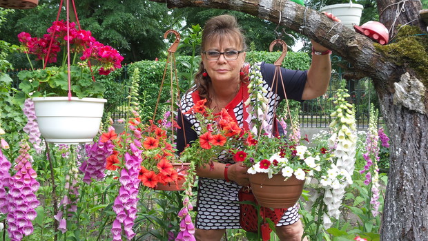 Ela w krainie kwiatów