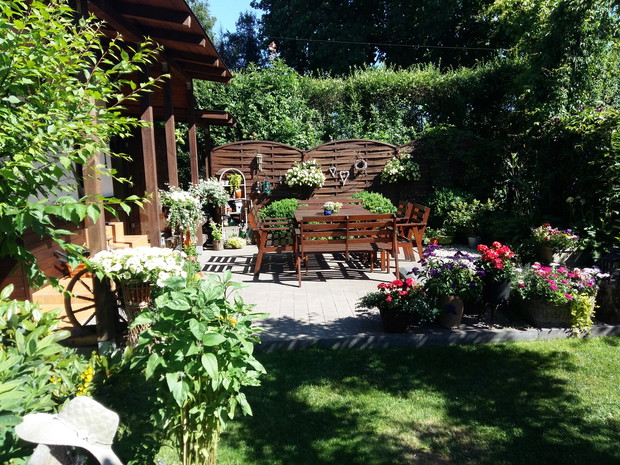 Miejsce naszego biesiadowania :) Tu siedzimy z rodzinką,rozmawiamy,gramy w różne gry z dziećmi a dorośli często w karty.