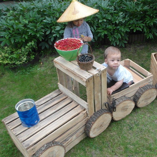 Ogrodowe zabawki własnej roboty - proste wykonanie, naturalny materiał, radość gwarantowana.