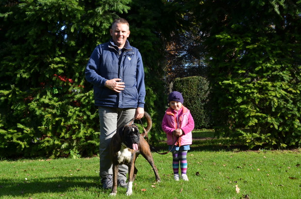 Spacery z pieskiem po ogordzie