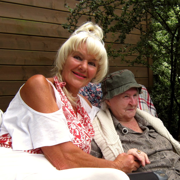 Teściowa zwykle wybiera miejsce w cieniu, ale koniecznie wśród śpiewu ptaków na świeżym powietrzu.