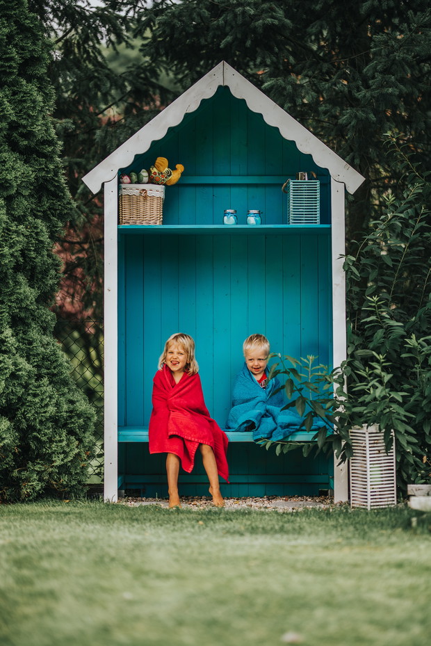 -Trochę się w tym jeziorze zmoczyliśmy, bo Witek wszedł do wody i musiałam go ratować, a teraz się suszymy. Prawda Witoldzie?
-Tak