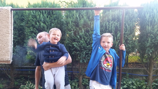 Wygłupy na trzepaku