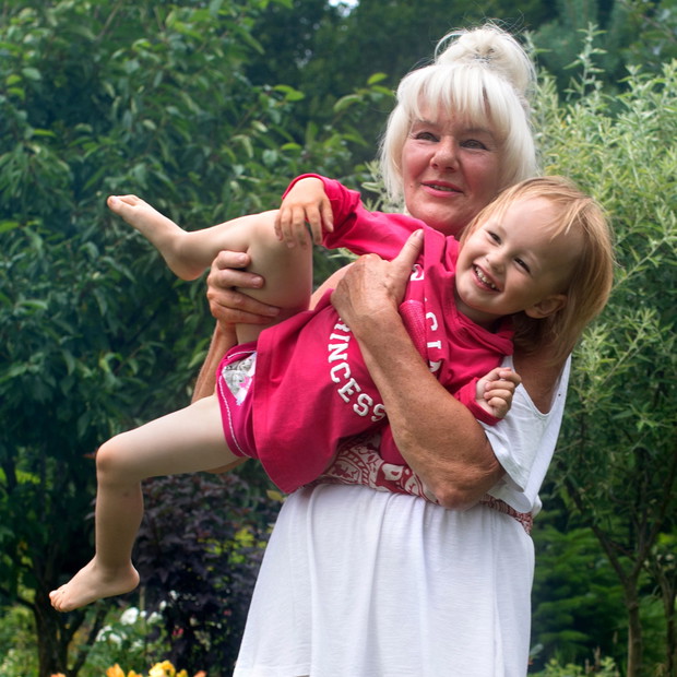 Zabaw z wnuczką nigdy nie za wiele. Najcenniejszy jest czas spędzony wspólnie z najbliższymi!