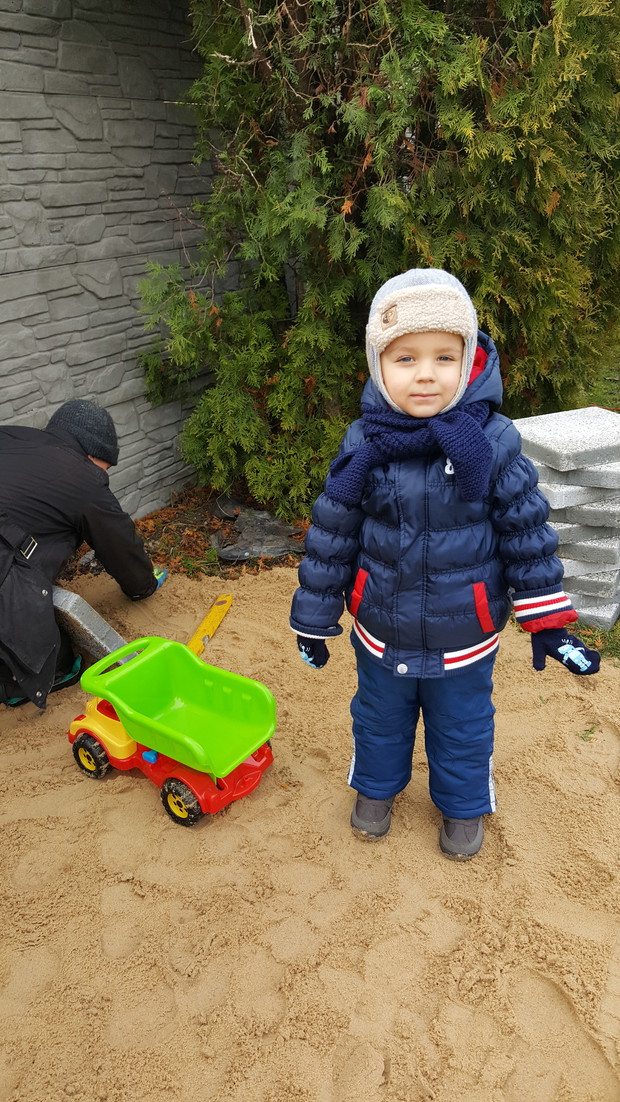 Zawsze chętny do pomocy Tatusiowi :)