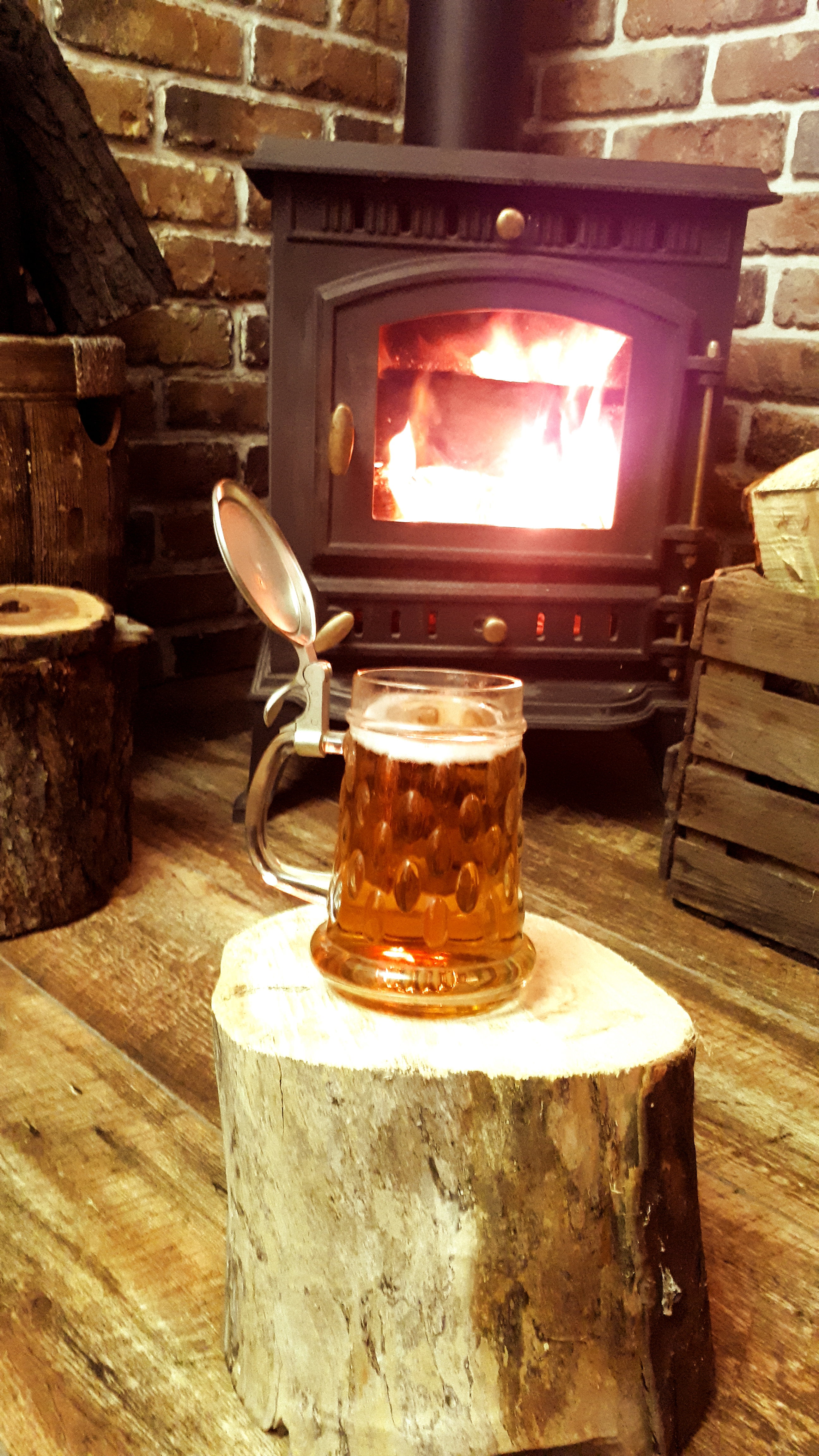 Zima -15 na zewnątrz, w altanie przyjemnie i ciepło w granicach 25 stopni. Czas na relaks :)