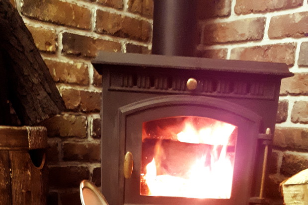 Zima -15 na zewnątrz, w altanie przyjemnie i ciepło w granicach 25 stopni. Czas na relaks :)