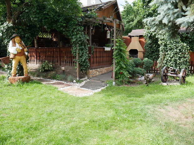 drewniana altana z grilem