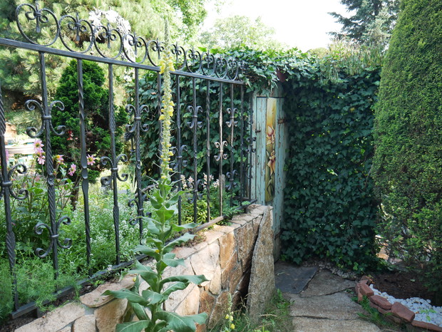 droga prowadząca do ogrodowej toalety :)