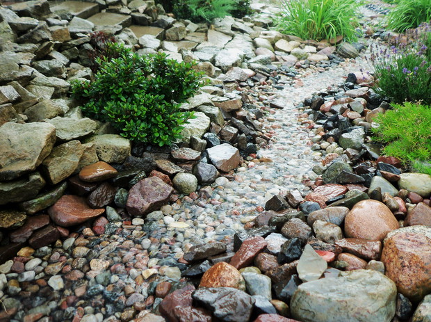 Suchy strumyk w czasie deszczu