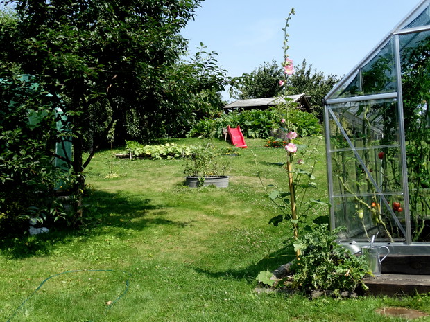 Atrakcja dla dzieci zjeżdżalnia i górka do turlania się.