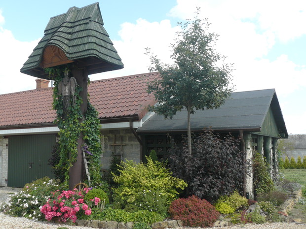 Kapliczka z aniołem.