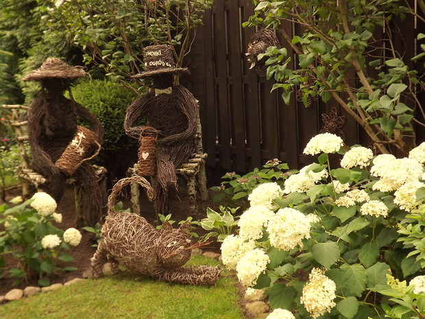 Moje rzeźby "Jacek i Barbara" z gałęzi.