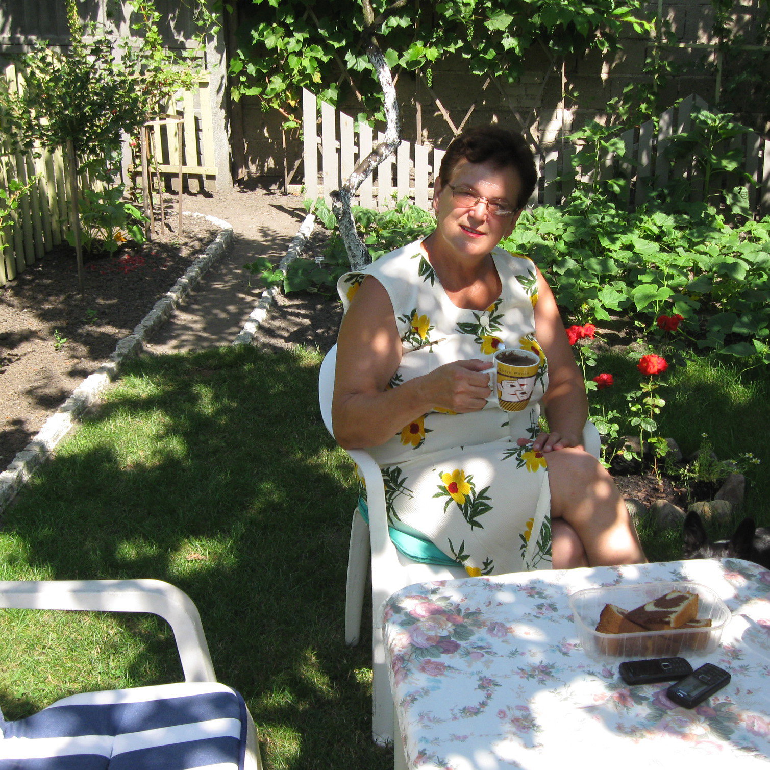 Na świeżym powietrzu wśród zieleni i śpiewu ptaków to kawka lepiej smakuje