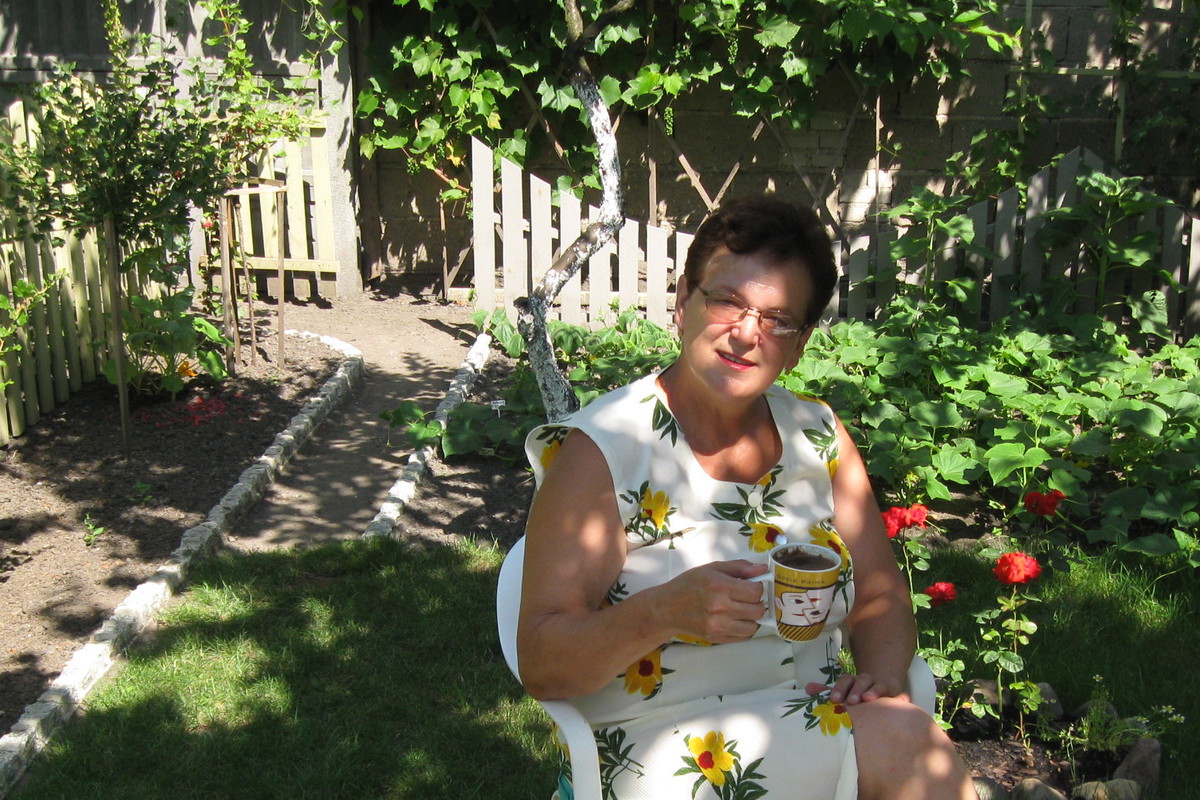 Na świeżym powietrzu wśród zieleni i śpiewu ptaków to kawka lepiej smakuje